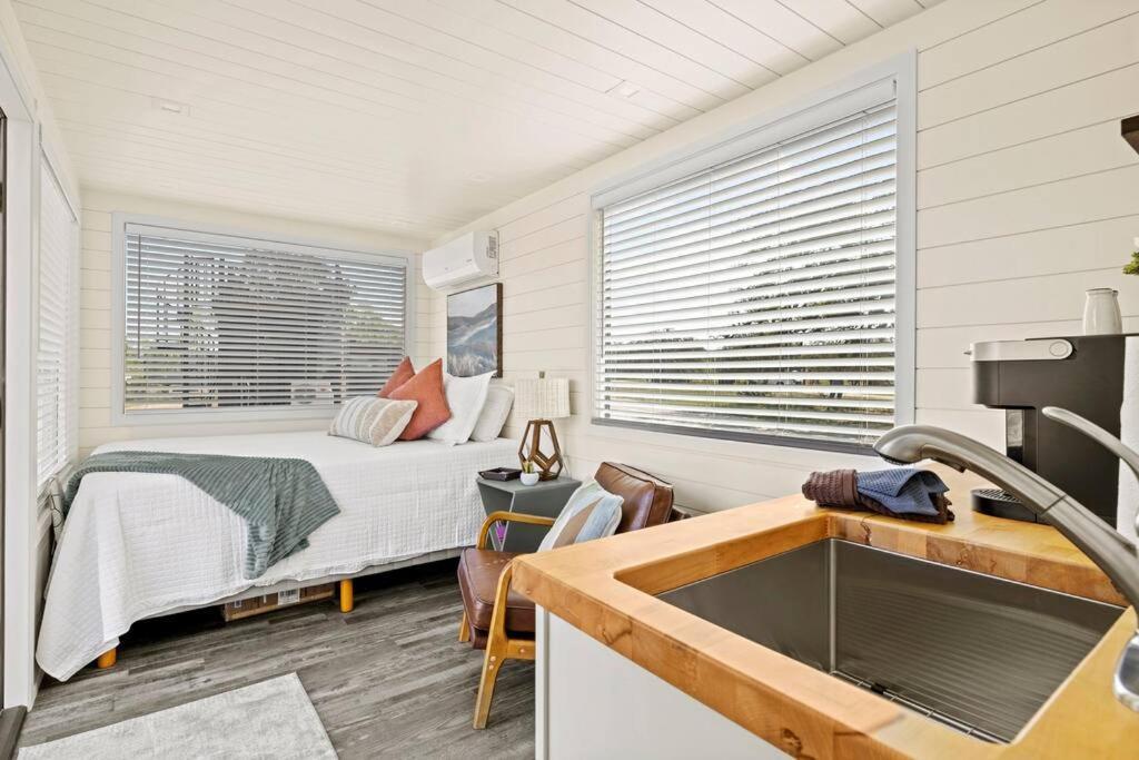 New The Sunset Luxury Container Home Fredericksburg Eksteriør bilde