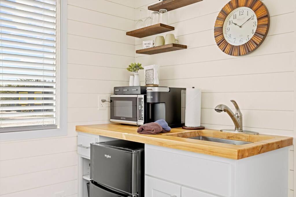 New The Sunset Luxury Container Home Fredericksburg Eksteriør bilde